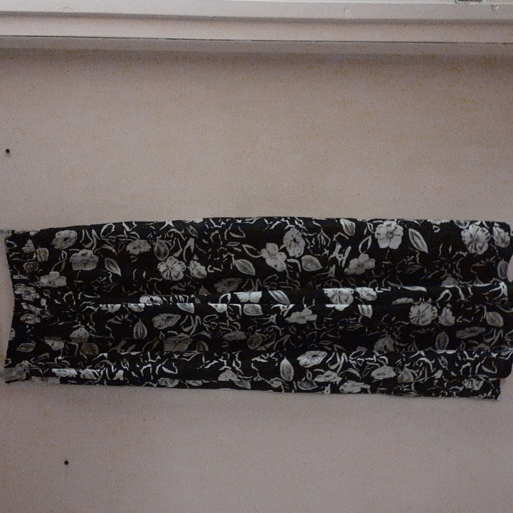 Judy Knapp pants. Small, light weight, print fabric, flaired leg, 100% polyester